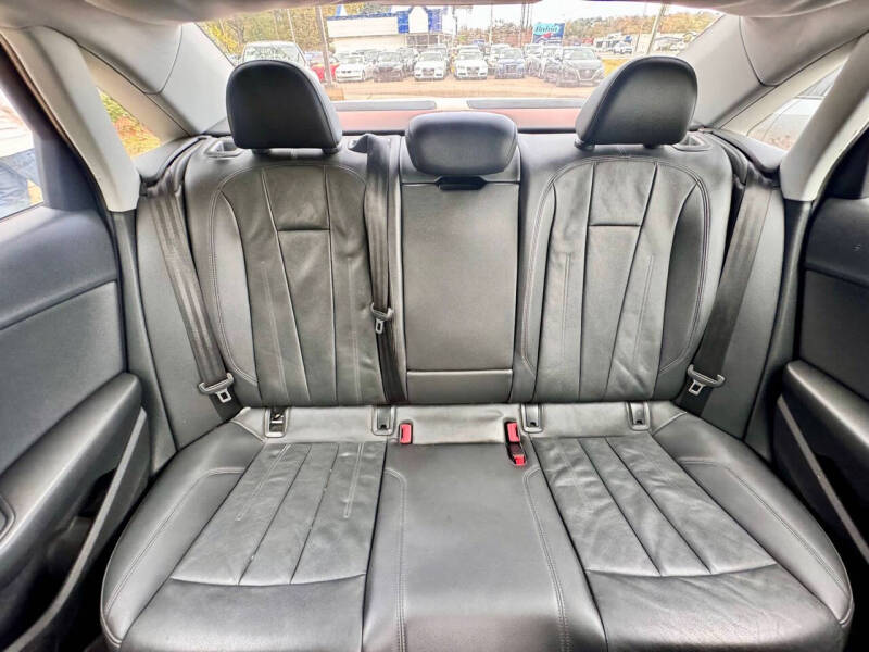Audi A4 Premium Quattro image 14
