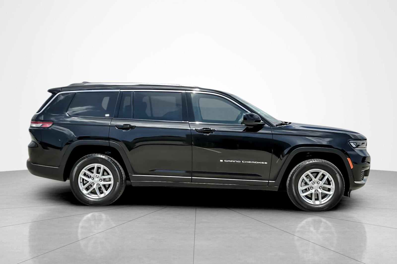 Jeep Grand Cherokee L Laredo X image 5