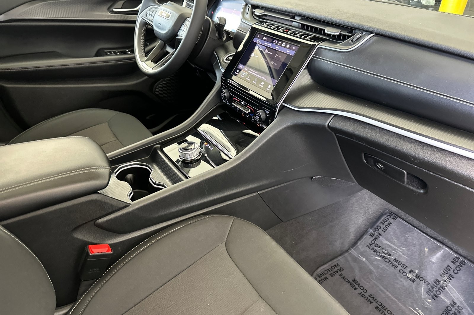 Jeep Grand Cherokee L Laredo X image 9