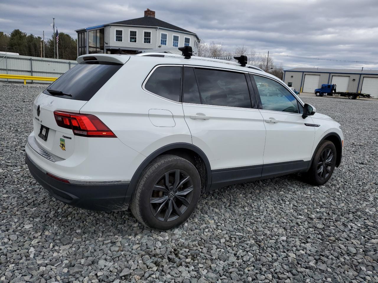 Volkswagen Tiguan SE image 4