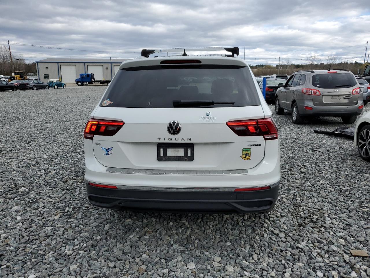 Volkswagen Tiguan SE image 6
