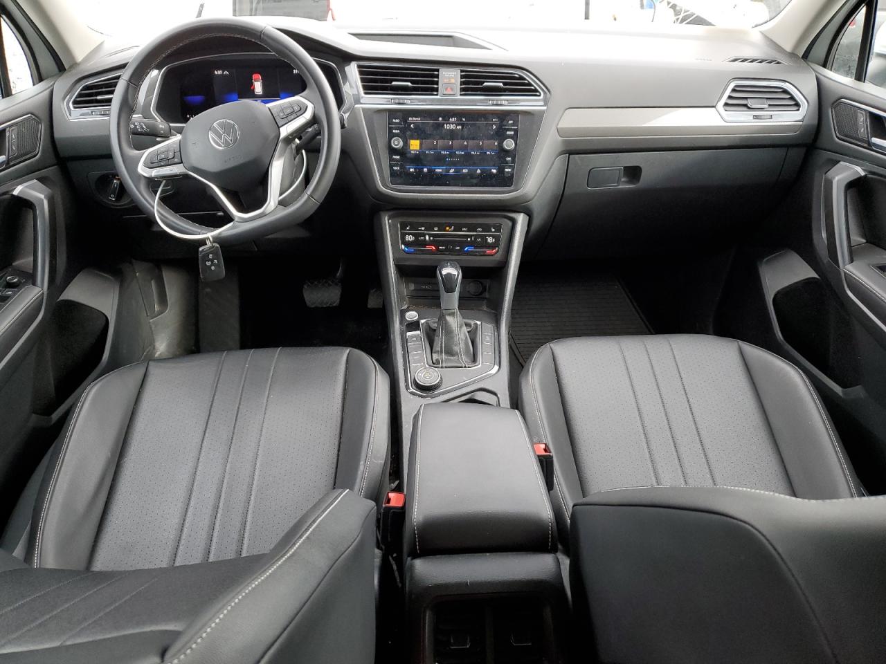 Volkswagen Tiguan SE image 8