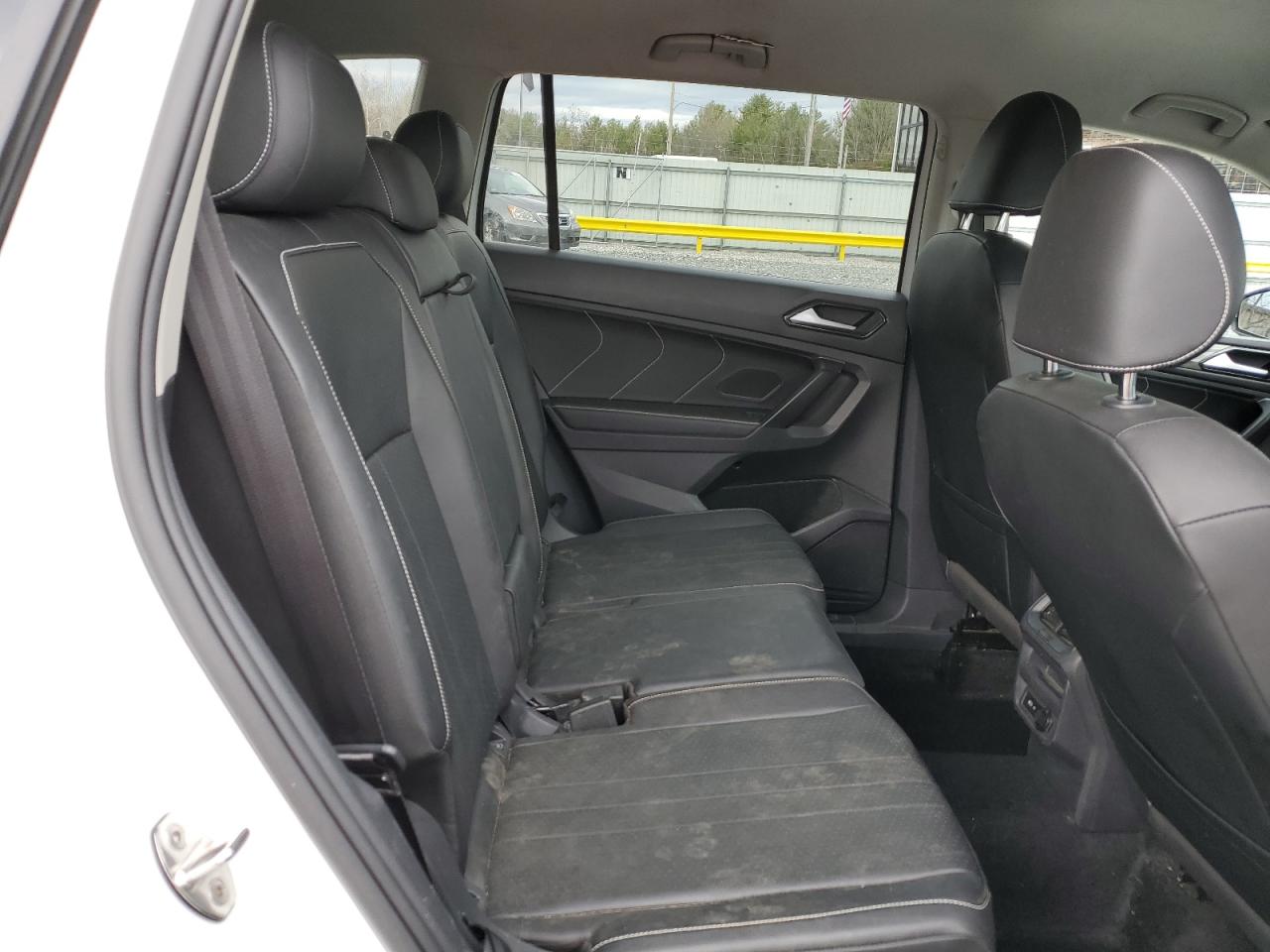 Volkswagen Tiguan SE image 10