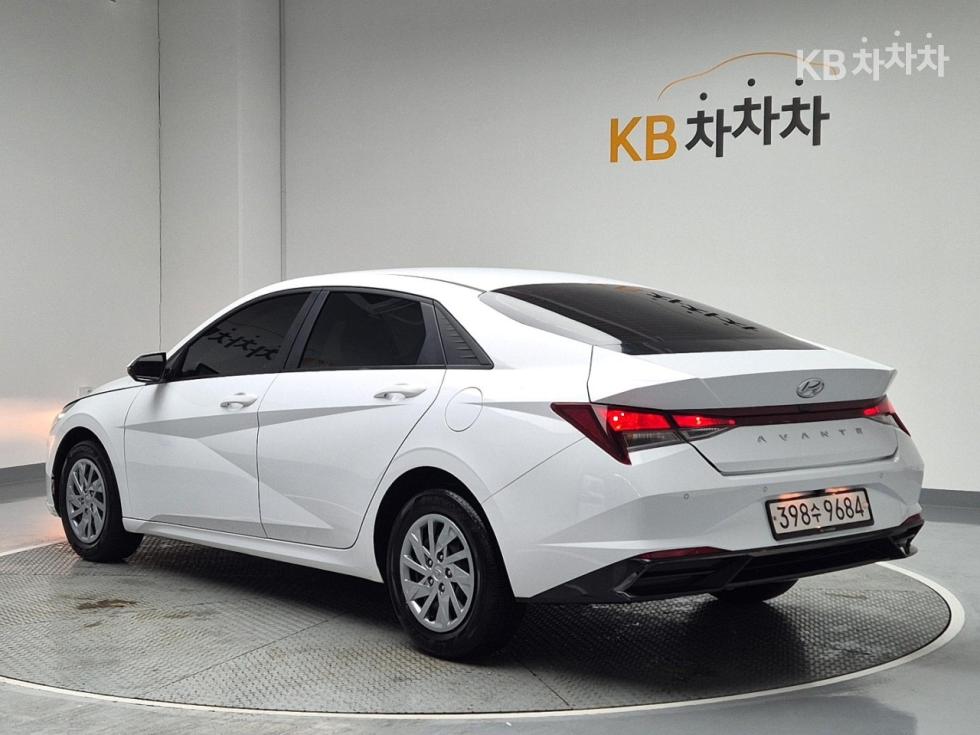 Hyundai Avante image 2