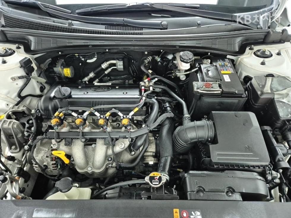 Hyundai Avante image 5