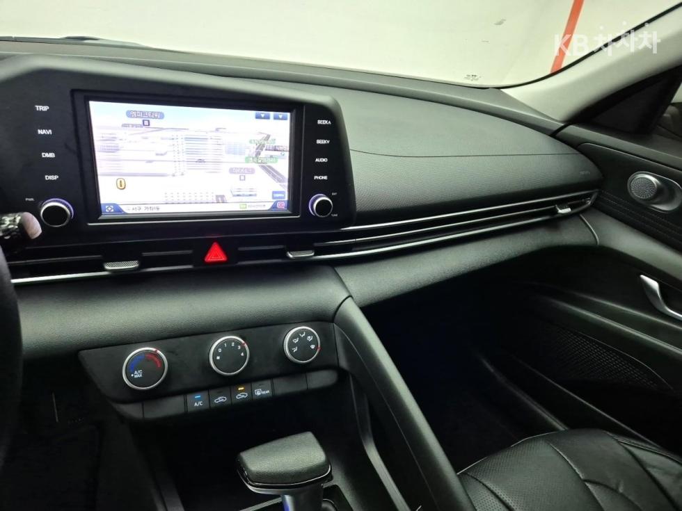Hyundai Avante image 6