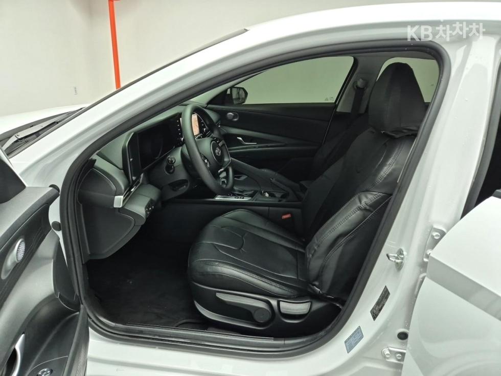 Hyundai Avante image 12