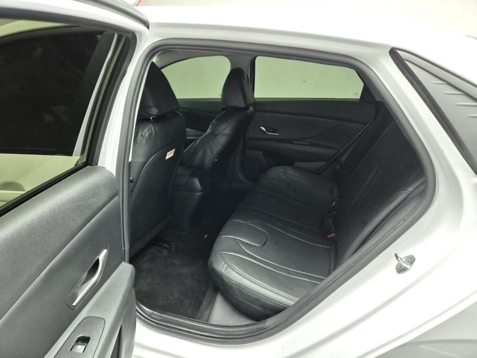 Hyundai Avante image 11