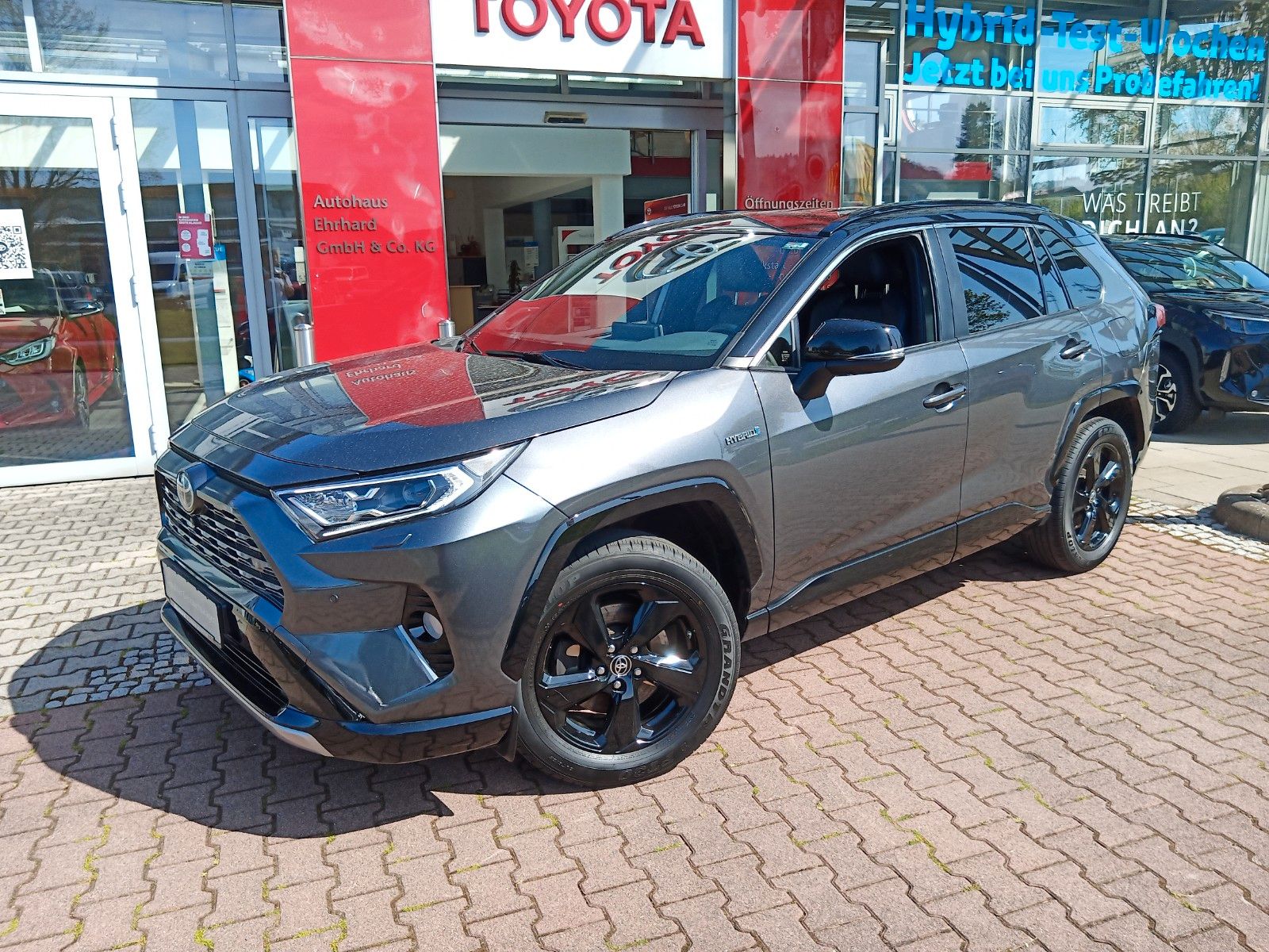 Toyota RAV4 image 2