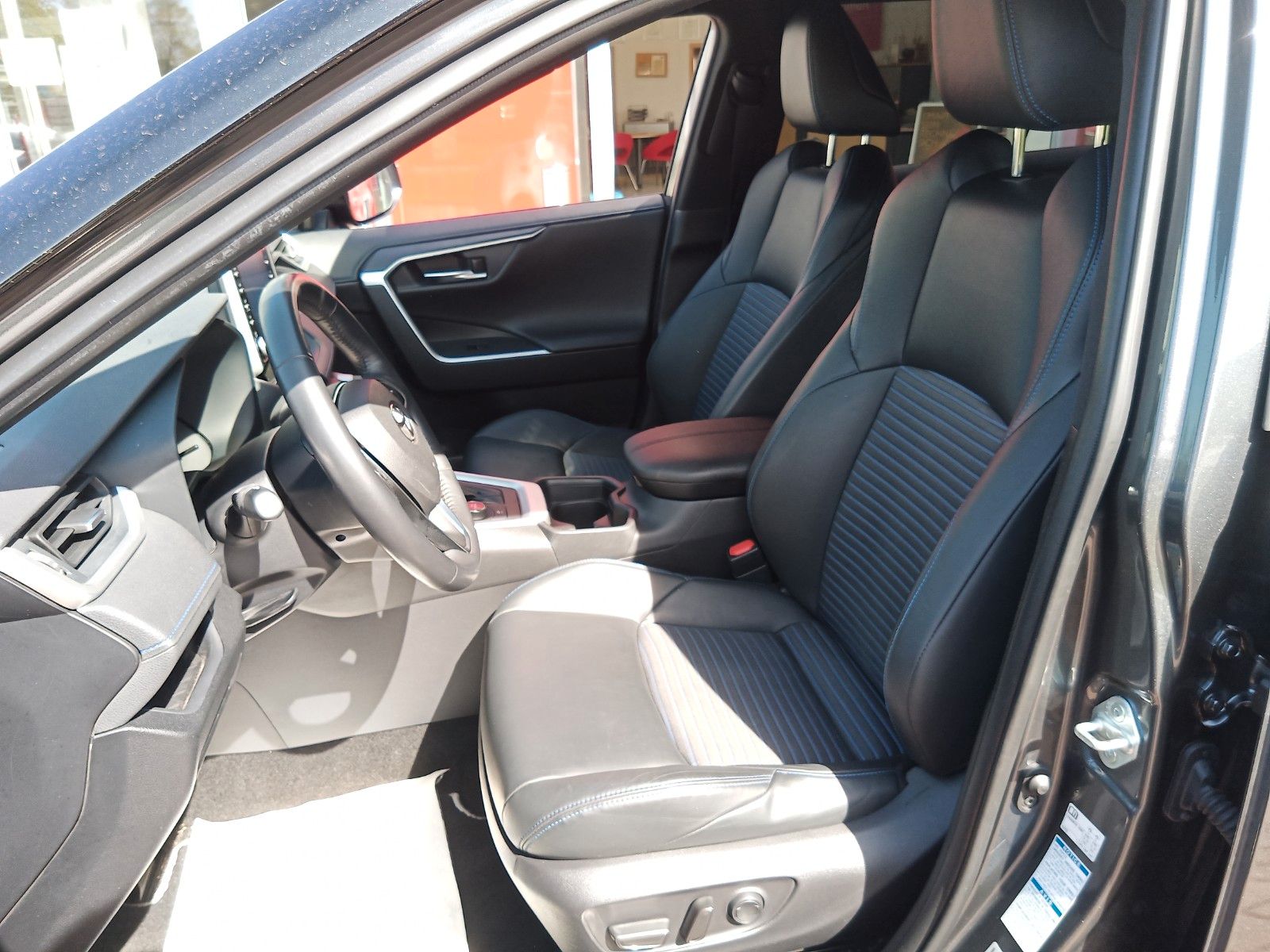 Toyota RAV4 image 7