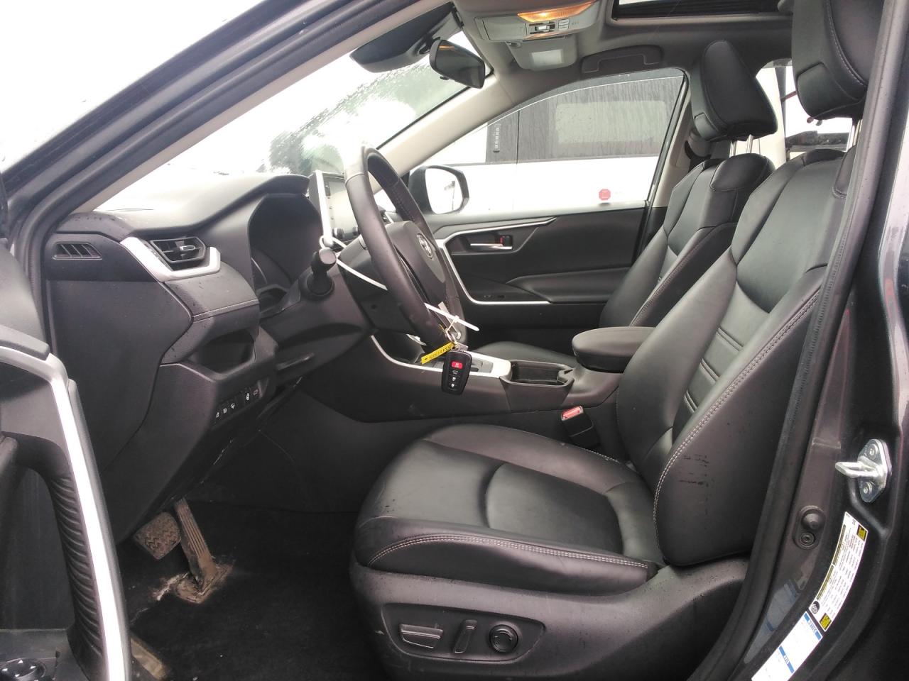 Toyota RAV4 image 7