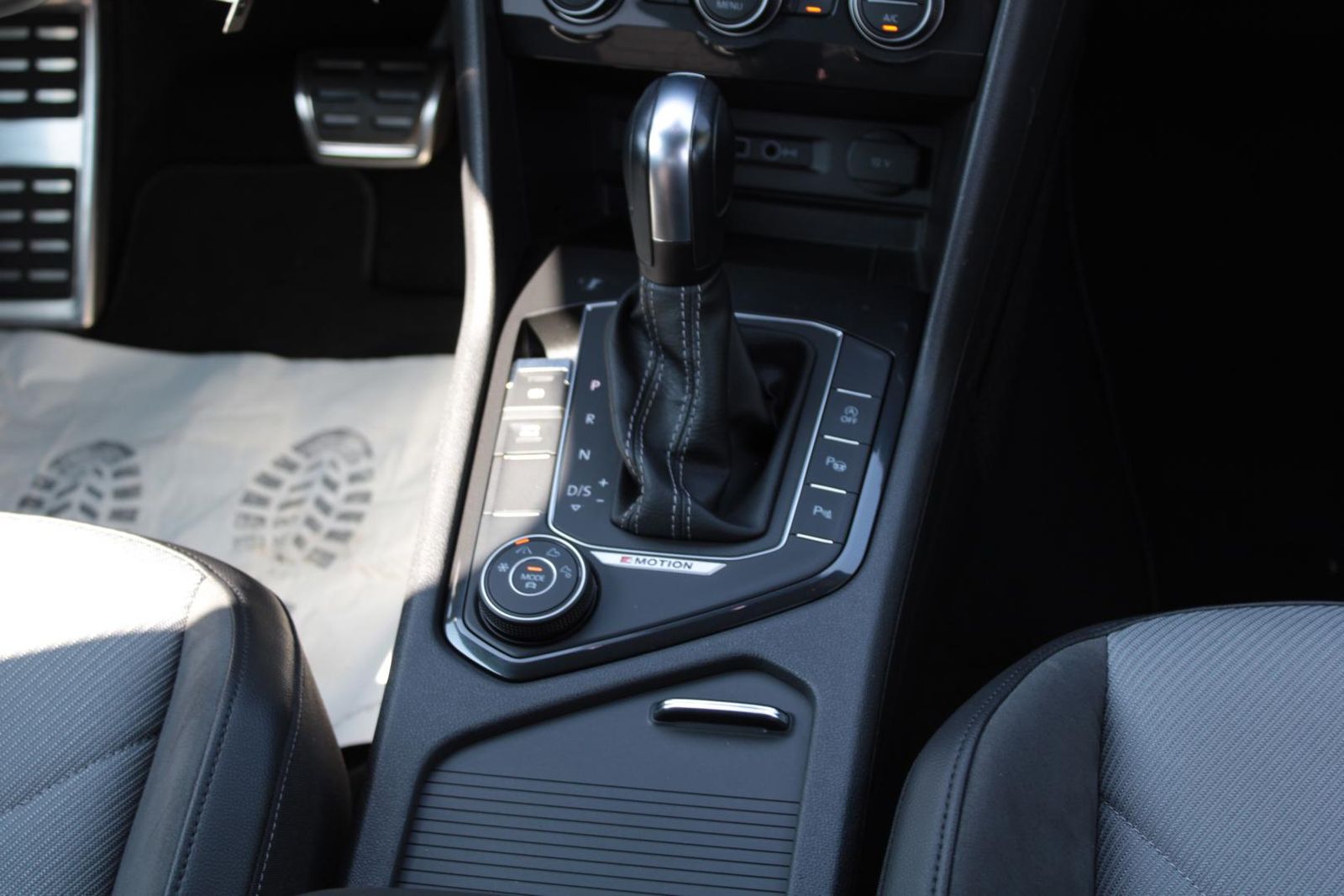 Volkswagen Tiguan image 12