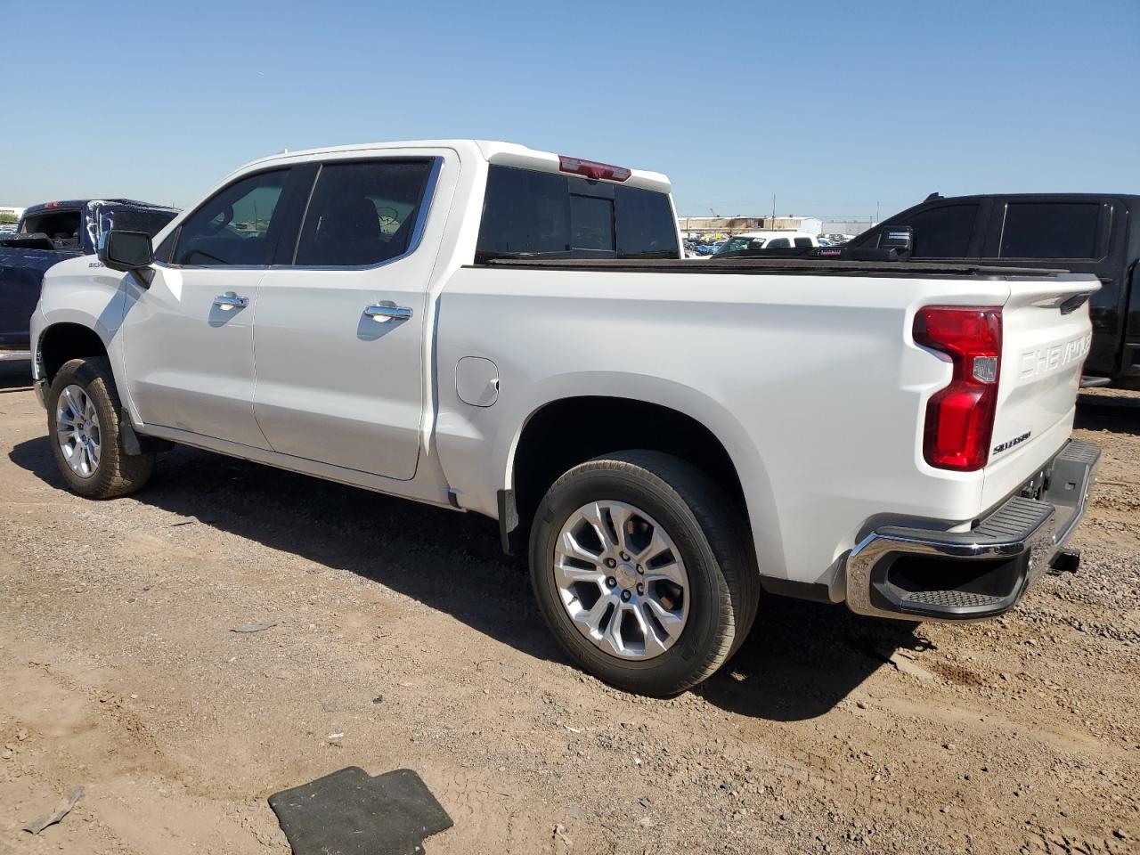 Chevrolet Silverado image 2