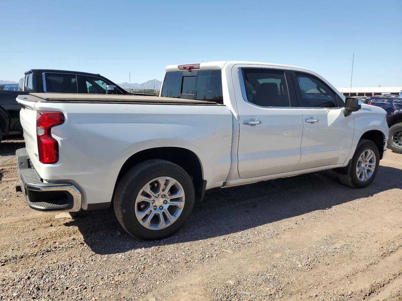 Chevrolet Silverado image 3