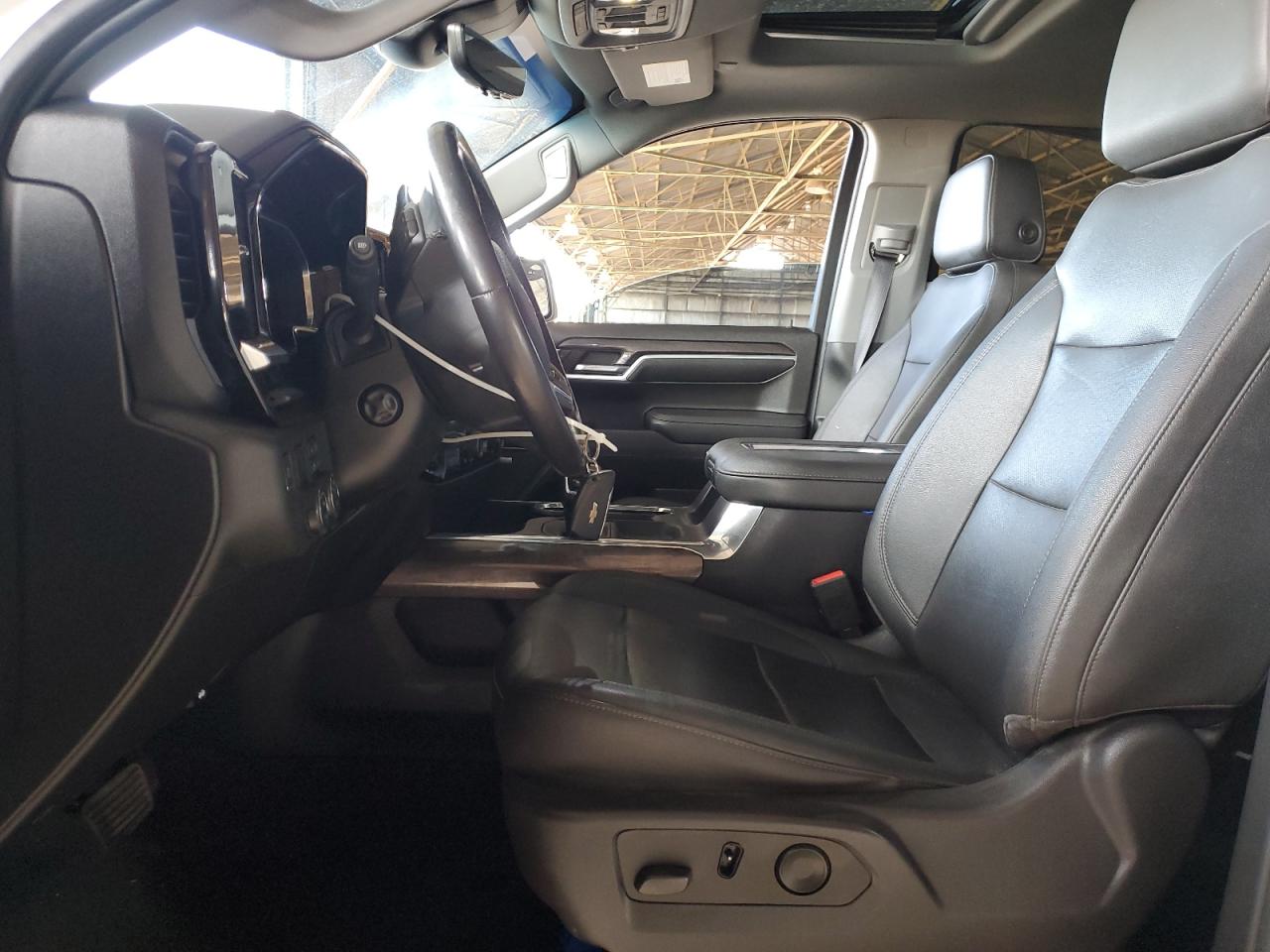 Chevrolet Silverado image 7