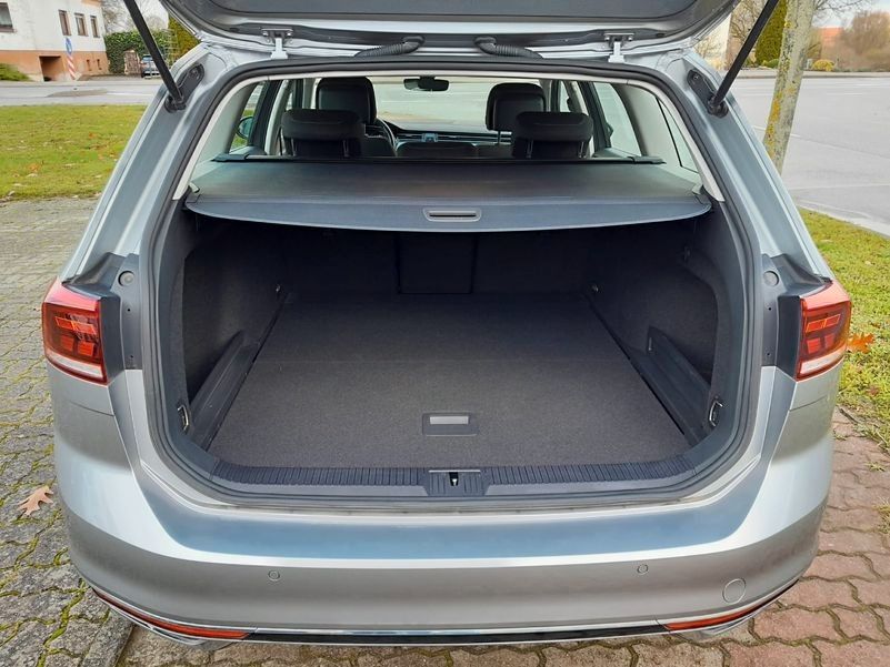 Volkswagen Passat image 8