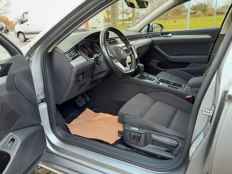 Volkswagen Passat image 9