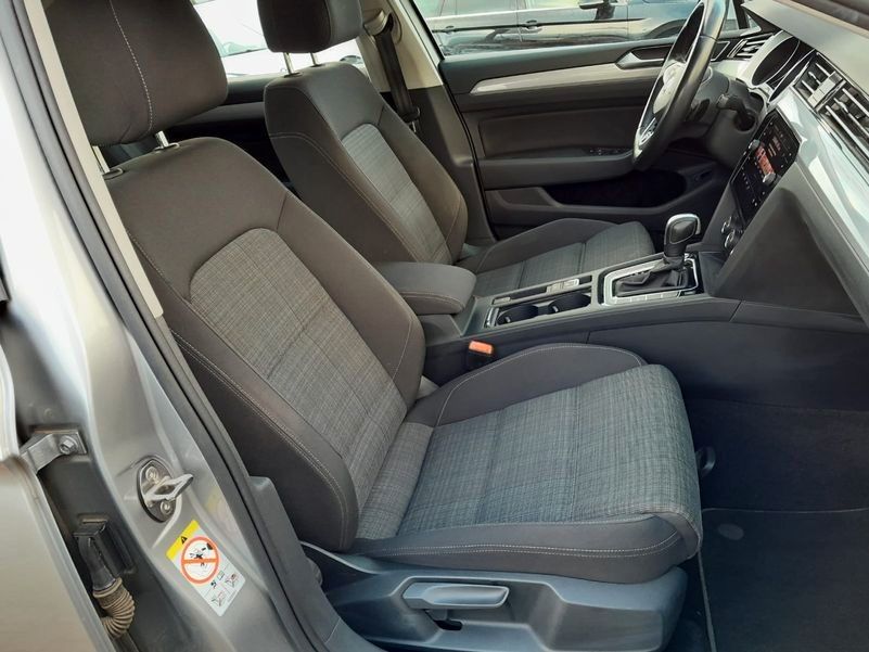 Volkswagen Passat image 11