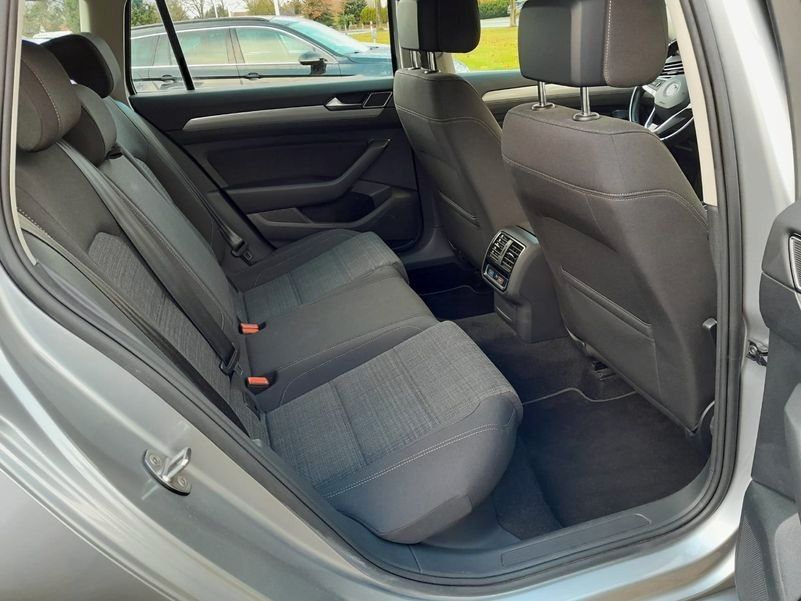 Volkswagen Passat image 13