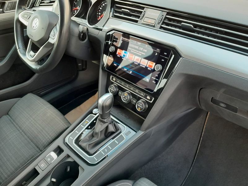 Volkswagen Passat image 15