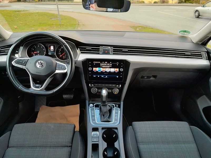 Volkswagen Passat image 16