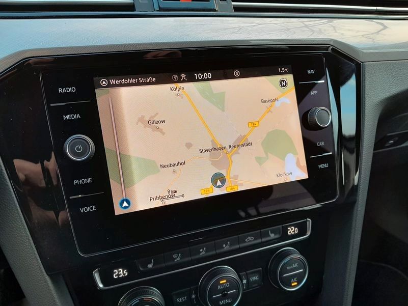 Volkswagen Passat image 17