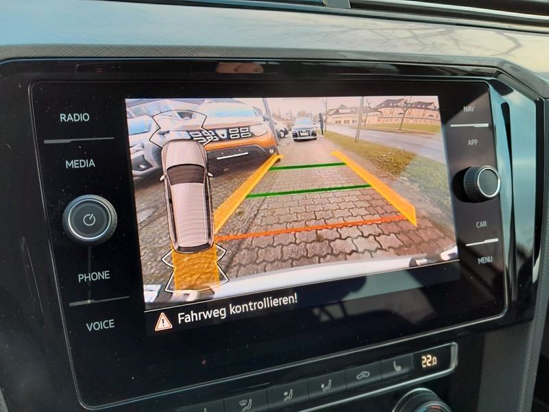 Volkswagen Passat image 20